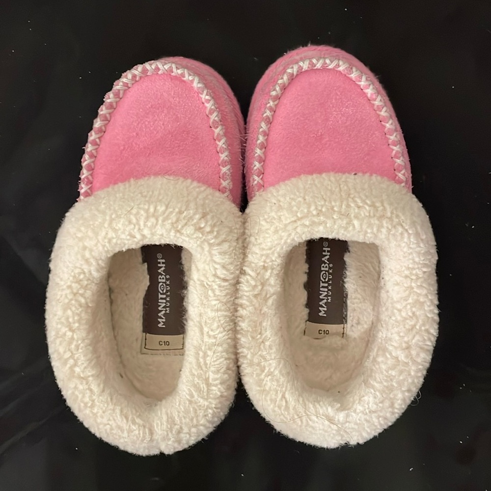 Manitobah mukluks kids slippers